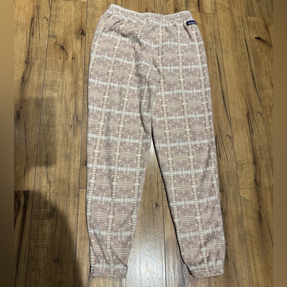 Patagonia Fleece with Cream and Tan Pattern - Picture 2 of 7